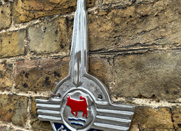 aluminium Morris bonnet logo